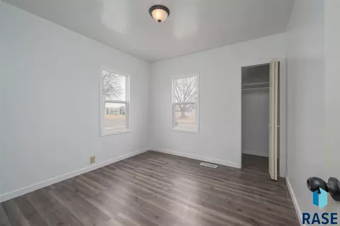 1305 N Spring Ave, Sioux Falls, SD 57104 photo 7