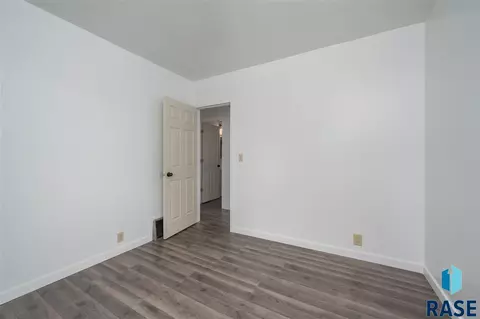 1305 N Spring Ave, Sioux Falls, SD 57104 photo 8