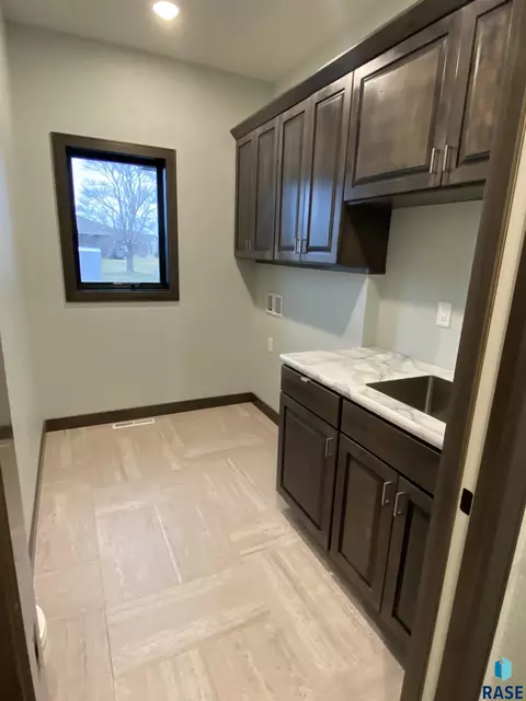 604 Doris Dr, Mitchell, SD 57301 photo 13
