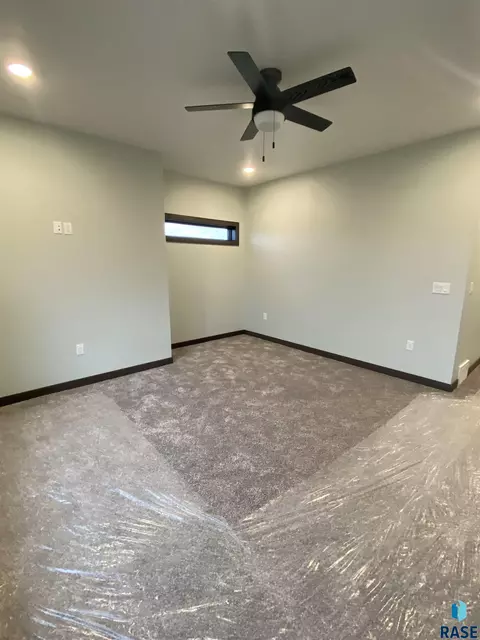 604 Doris Dr, Mitchell, SD 57301 photo 10
