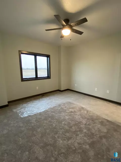 604 Doris Dr, Mitchell, SD 57301 photo 16