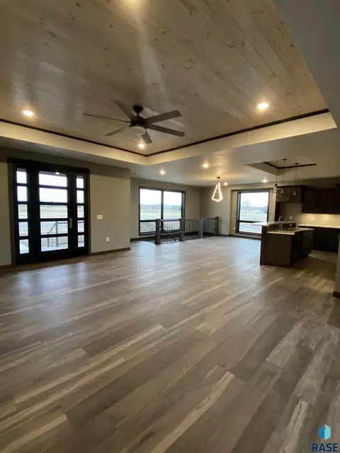 604 Doris Dr, Mitchell, SD 57301 photo 7