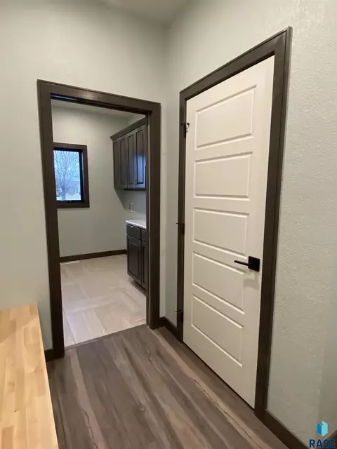 604 Doris Dr, Mitchell, SD 57301 photo 12