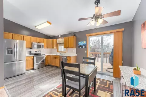 810 N Rose Ave, Tea, SD 57064 photo 4