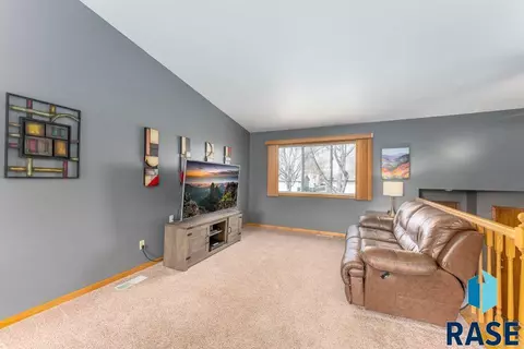 810 N Rose Ave, Tea, SD 57064 photo 2