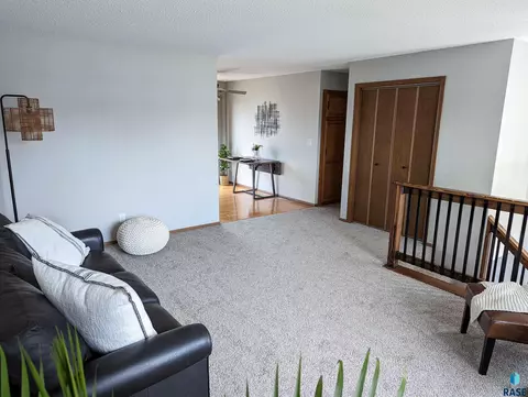 2204 E 1st St, Sioux Falls, SD 57103 photo 4