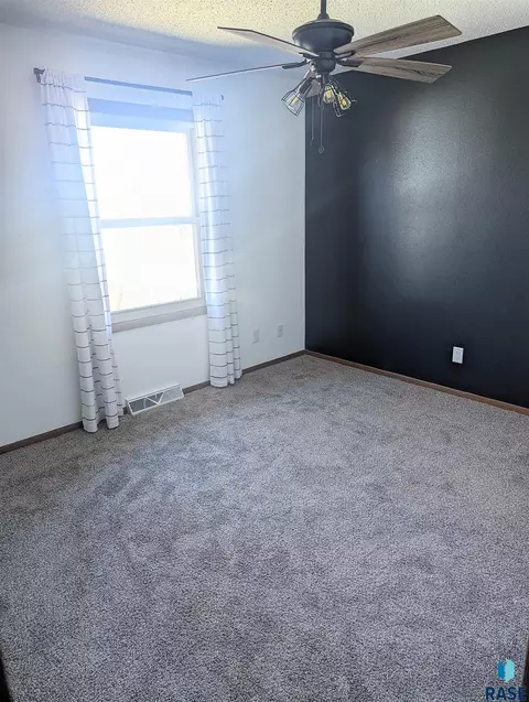 2204 E 1st St, Sioux Falls, SD 57103 photo 13