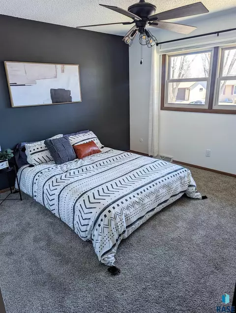 2204 E 1st St, Sioux Falls, SD 57103 photo 17