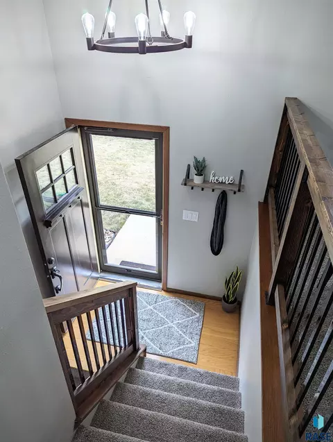 2204 E 1st St, Sioux Falls, SD 57103 photo 2