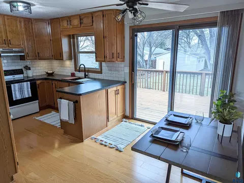 2204 E 1st St, Sioux Falls, SD 57103 photo 6