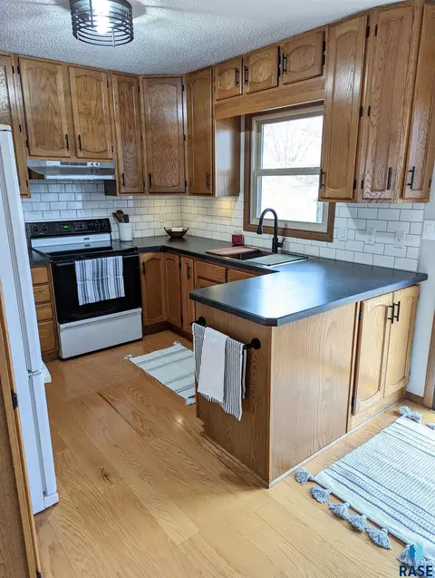 2204 E 1st St, Sioux Falls, SD 57103 photo 7
