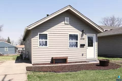 2702 E 12th St, Sioux Falls, SD 57103 photo 1