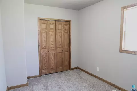2702 E 12th St, Sioux Falls, SD 57103 photo 10