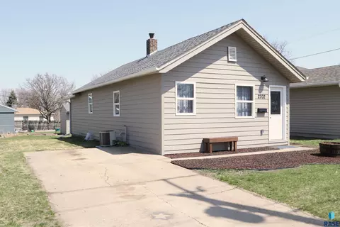 2702 E 12th St, Sioux Falls, SD 57103 photo 2
