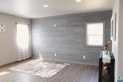 2702 E 12th St, Sioux Falls, SD 57103 photo 5