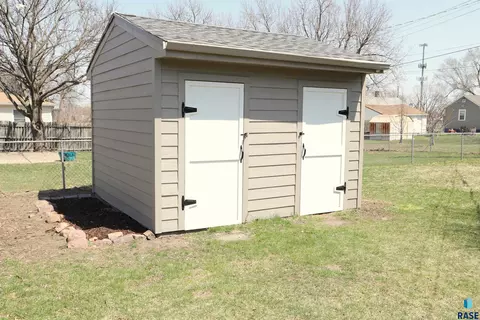 2702 E 12th St, Sioux Falls, SD 57103 photo 3