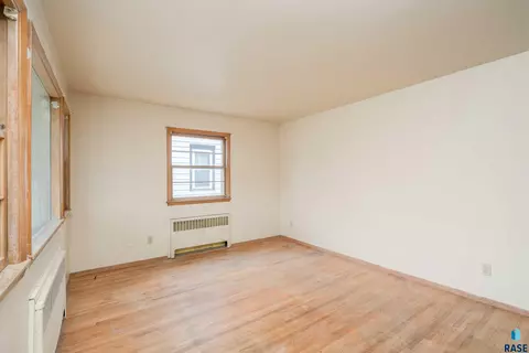 421 N Nesmith Ave, Sioux Falls, SD 57103 photo 5