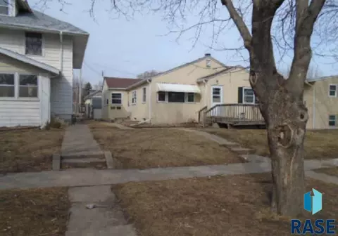 421 N Nesmith Ave, Sioux Falls, SD 57103 photo 1