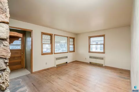 421 N Nesmith Ave, Sioux Falls, SD 57103 photo 4