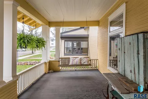 917 S Duluth Ave, Sioux Falls, SD 57104 photo 3