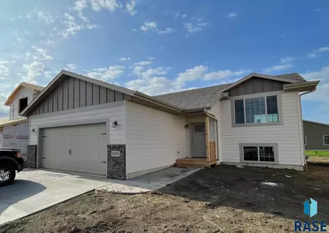 9433 W Liam St, Sioux Falls, SD 57106 photo 1