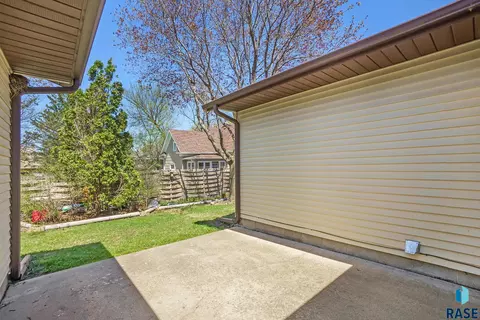 120 NE 5th St, Madison, SD 57042 photo 21