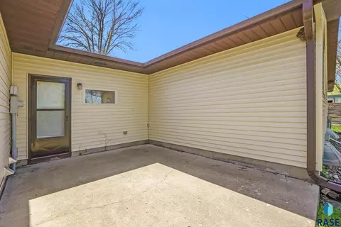 120 NE 5th St, Madison, SD 57042 photo 22