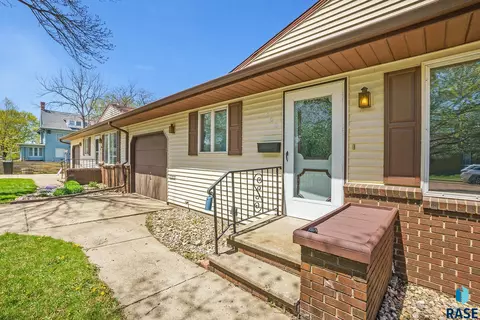 120 NE 5th St, Madison, SD 57042 photo 20