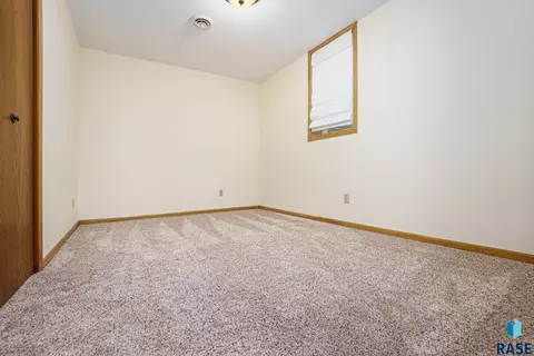 120 NE 5th St, Madison, SD 57042 photo 16