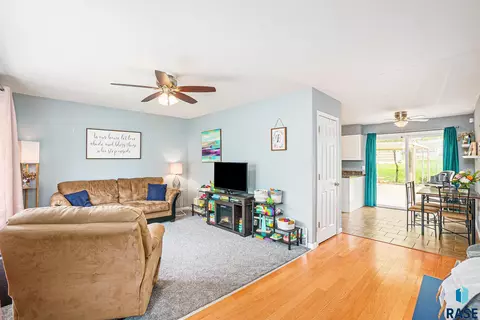 2304 E 13th St, Sioux Falls, SD 57103 photo 4