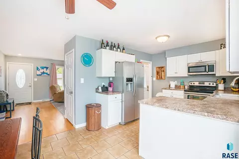 2304 E 13th St, Sioux Falls, SD 57103 photo 9