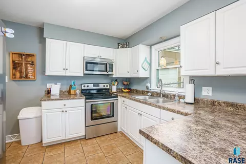 2304 E 13th St, Sioux Falls, SD 57103 photo 11