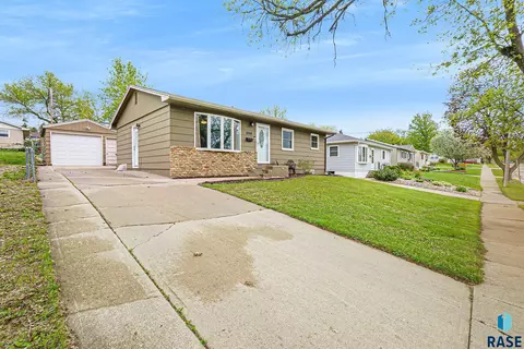 2304 E 13th St, Sioux Falls, SD 57103 photo 3