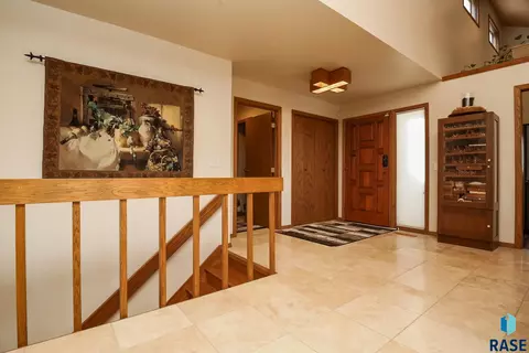 416 E Aspen Dr, Sioux Falls, SD 57105 photo 2