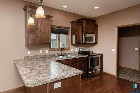 2608 E Palmer St, Brandon, SD 57005 photo 3