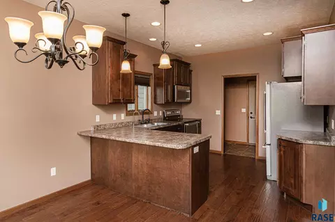 2608 E Palmer St, Brandon, SD 57005 photo 2