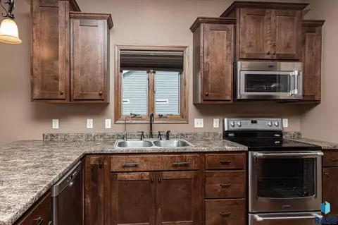 2608 E Palmer St, Brandon, SD 57005 photo 4