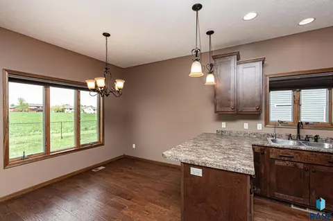 2608 E Palmer St, Brandon, SD 57005 photo 8