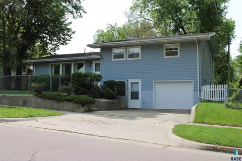 1405 W 29th St, Sioux Falls, SD 57105 photo 2