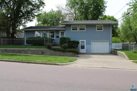 1405 W 29th St, Sioux Falls, SD 57105 photo 1