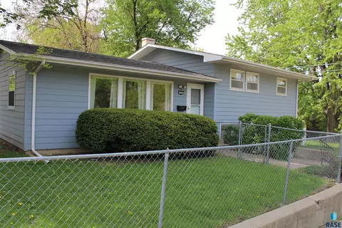1405 W 29th St, Sioux Falls, SD 57105 photo 3