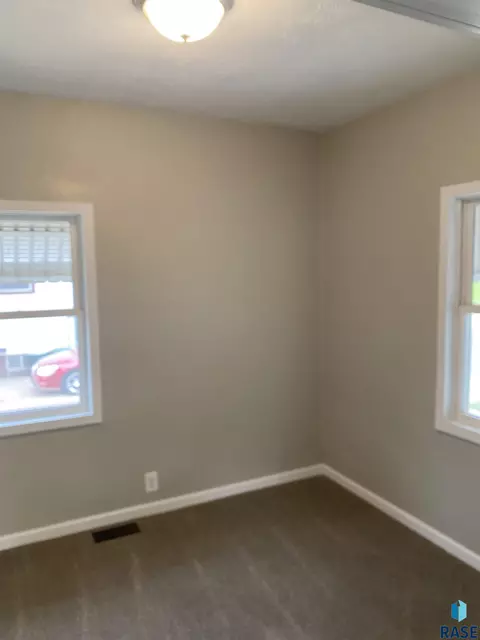 310 W Mcclellan St, Sioux Falls, SD 57104 photo 12
