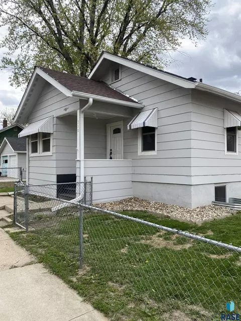 310 W Mcclellan St, Sioux Falls, SD 57104 photo 2