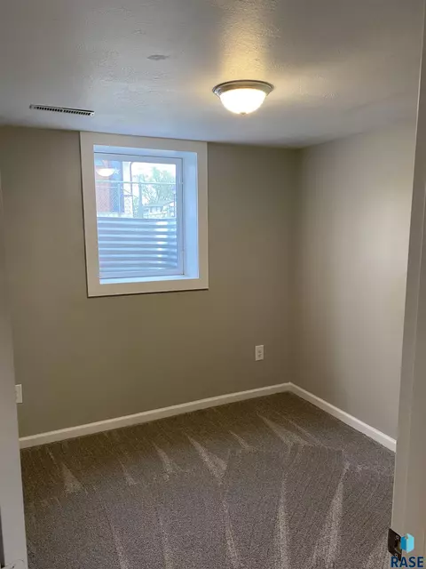 310 W Mcclellan St, Sioux Falls, SD 57104 photo 18