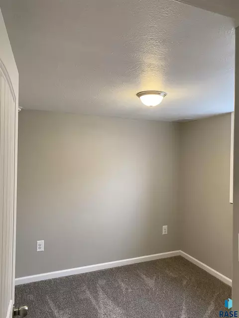 310 W Mcclellan St, Sioux Falls, SD 57104 photo 14