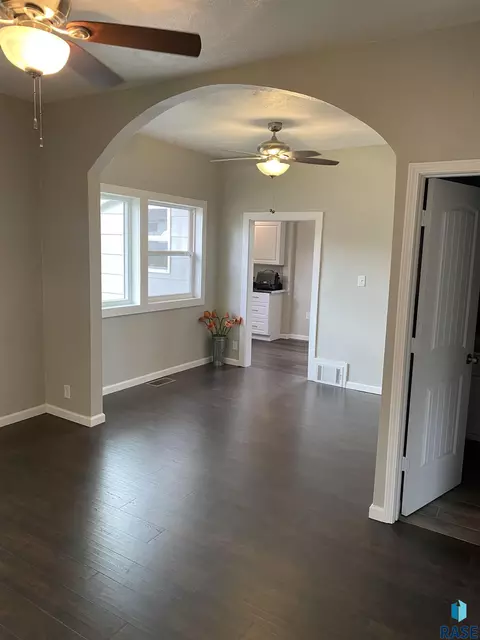 310 W Mcclellan St, Sioux Falls, SD 57104 photo 4
