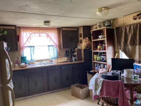530 SE 3rd St, Madison, SD 57042 photo 10