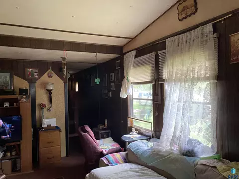 530 SE 3rd St, Madison, SD 57042 photo 12