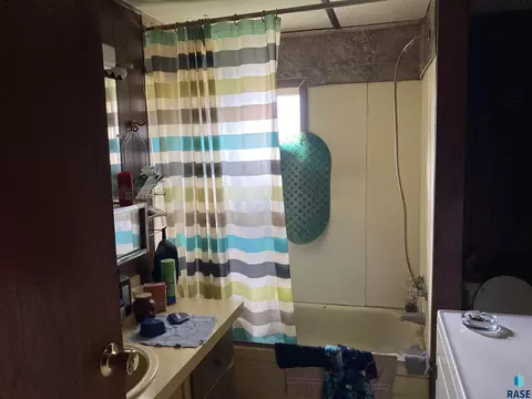 530 SE 3rd St, Madison, SD 57042 photo 14