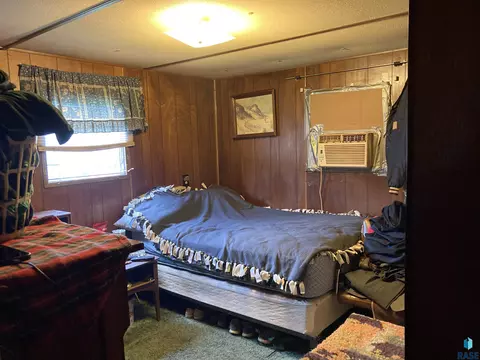 530 SE 3rd St, Madison, SD 57042 photo 15